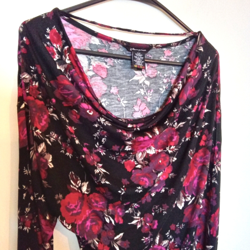 Jules and James Women's Draped Scoop Neckline Floral Tee Shirt